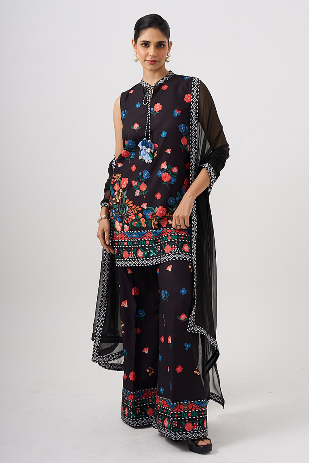 Print Black Sleeveless Kurta With Pants and Dupatta