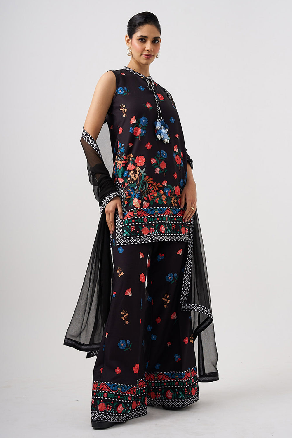 Print Black Sleeveless Kurta With Pants and Dupatta