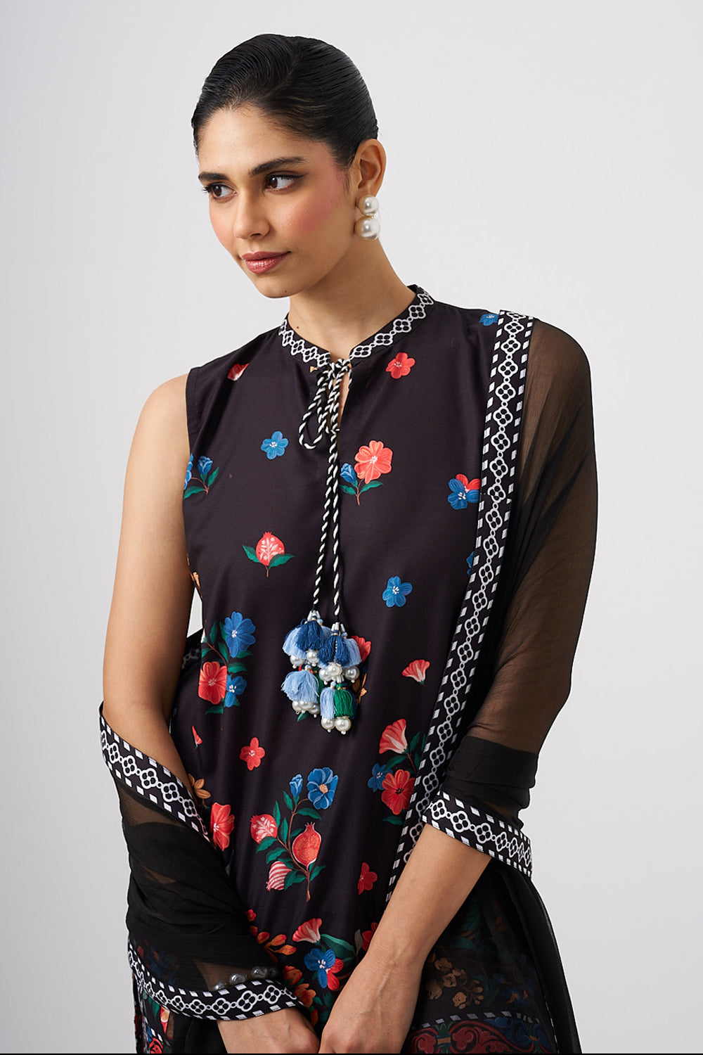 Print Black Sleeveless Kurta With Pants and Dupatta