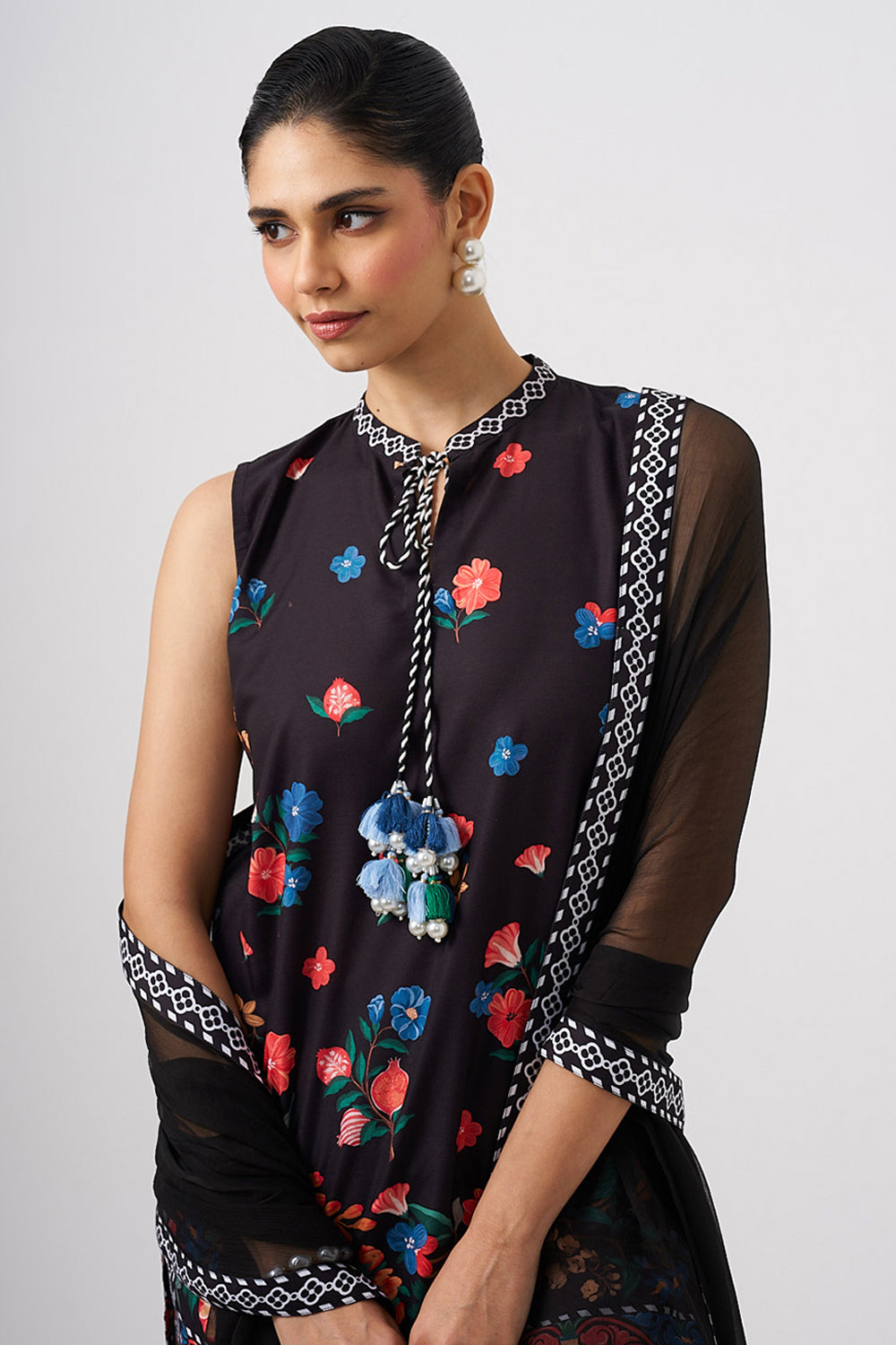 Print Black Sleeveless Kurta With Pants and Dupatta