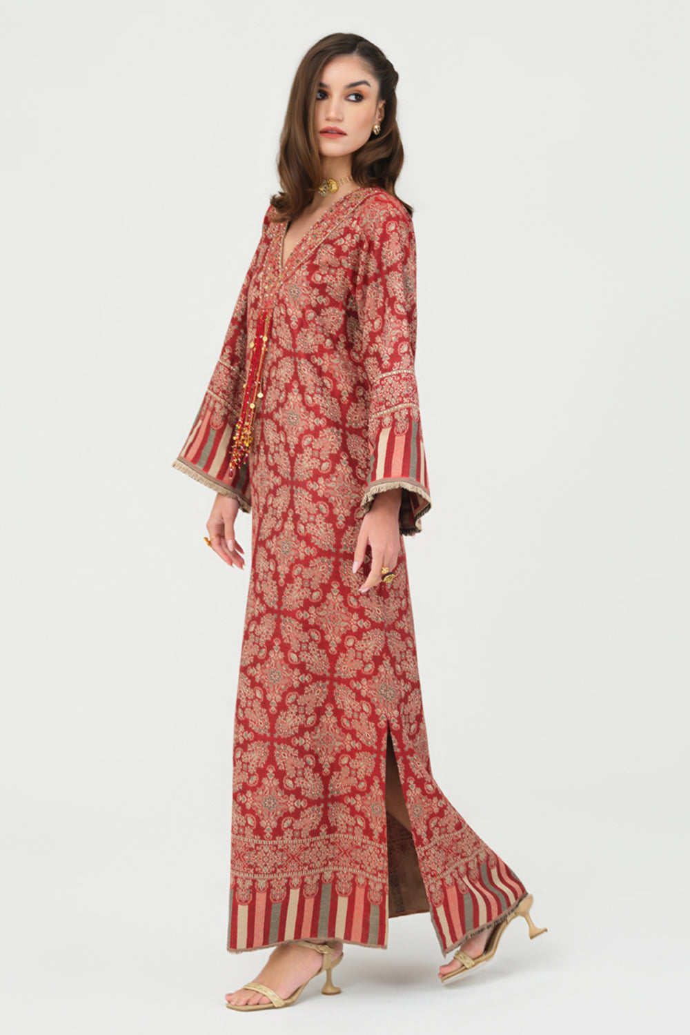 Arushi Mehra In Our Inaaya Embroidered Shawl Kaftan (Red)