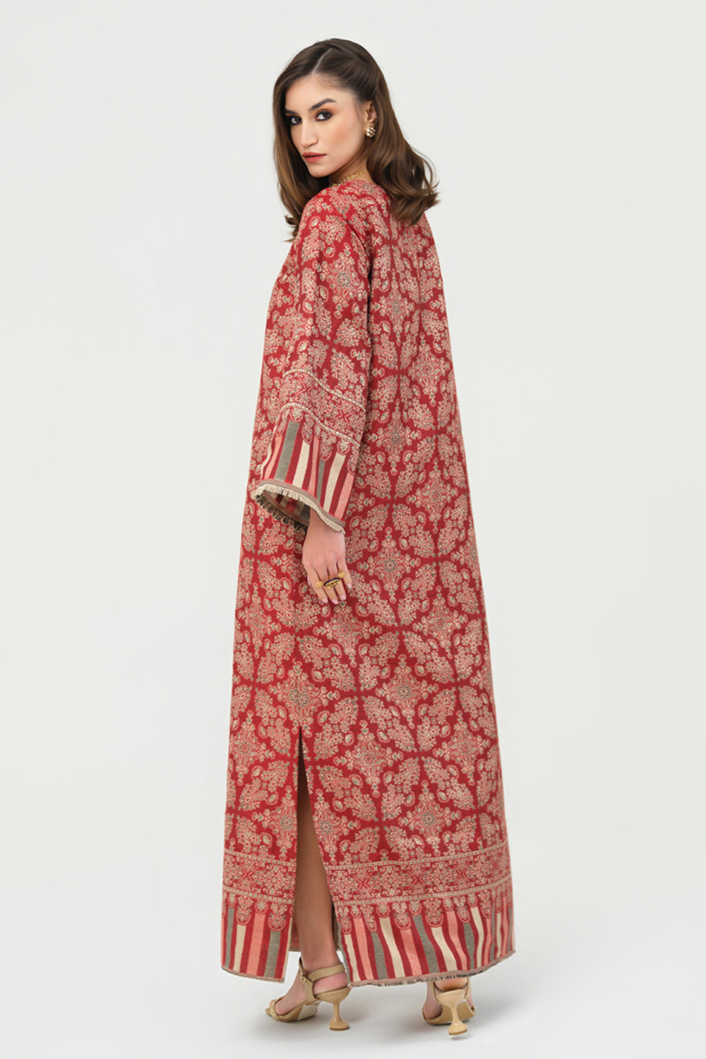 Arushi Mehra In Our Inaaya Embroidered Shawl Kaftan (Red)