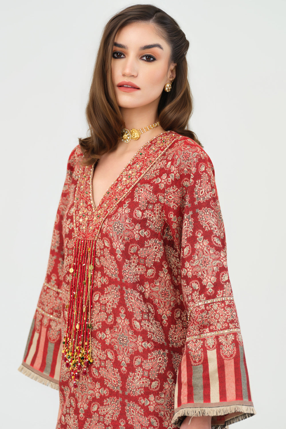 Arushi Mehra In Our Inaaya Embroidered Shawl Kaftan (Red)