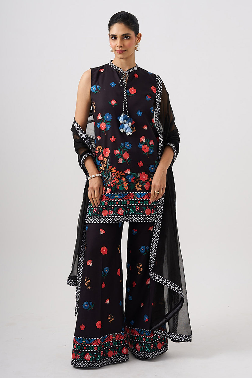 Print Black Sleeveless Kurta With Pants and Dupatta