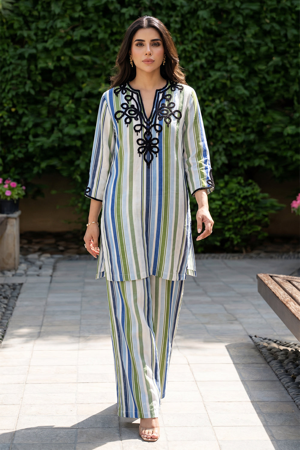 Printed Kurta Set With Lace Embroidery