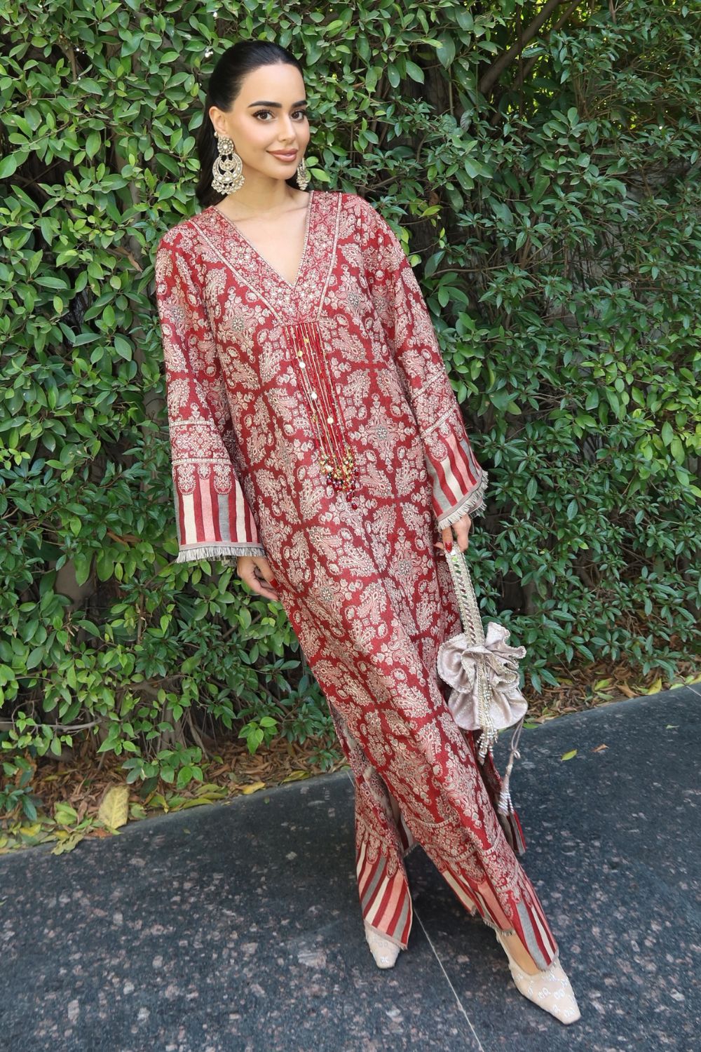 Arushi Mehra In Our Inaaya Embroidered Shawl Kaftan (Red)